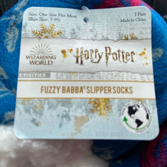 Women’s Harry Potter Wizarding World Fuzzy
Babba Slippers Fits Shoe Sizes 7-9.5 - Picture 2 of 4